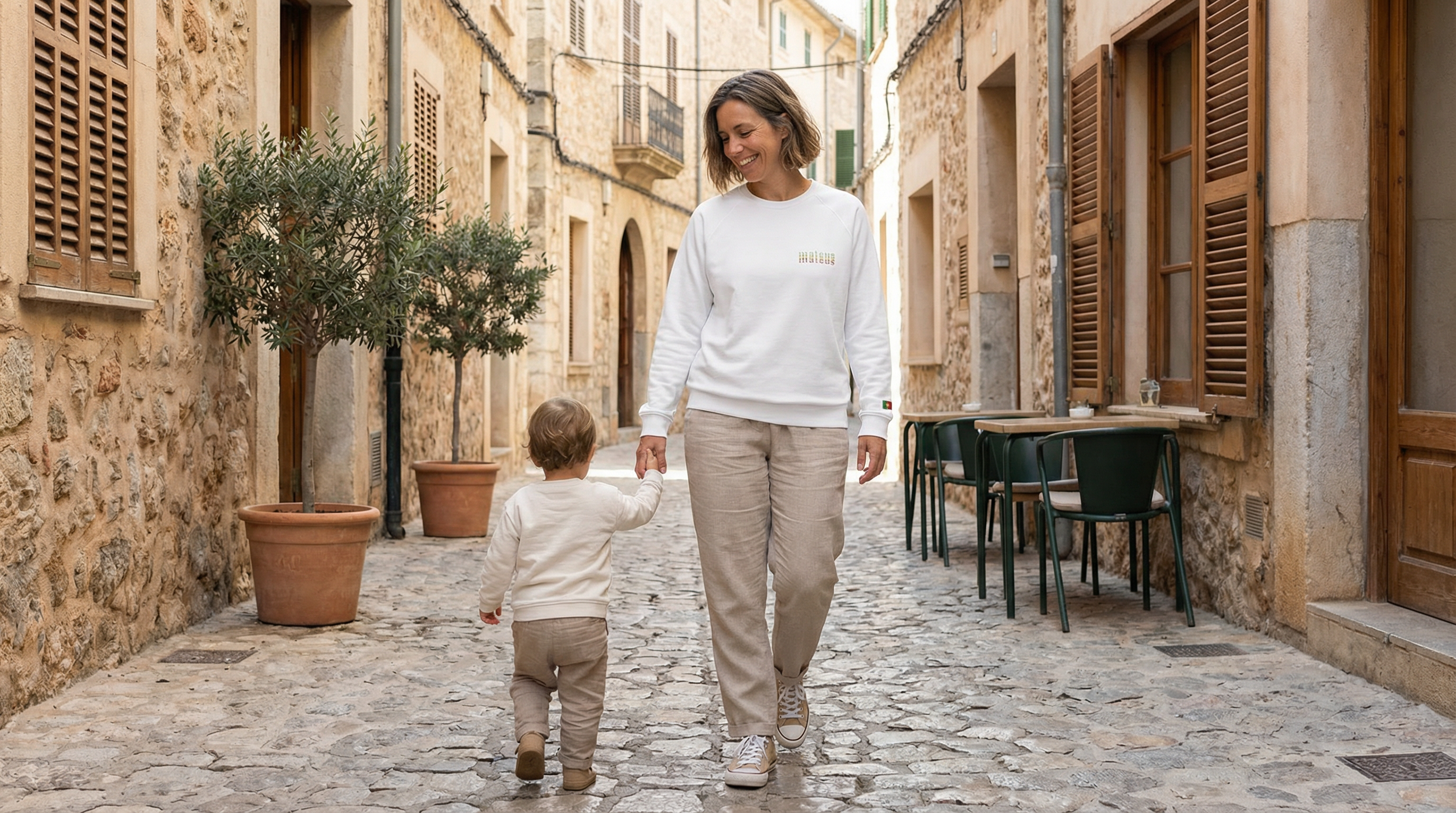 Organic Raglan Portugal Sweatshirt Black